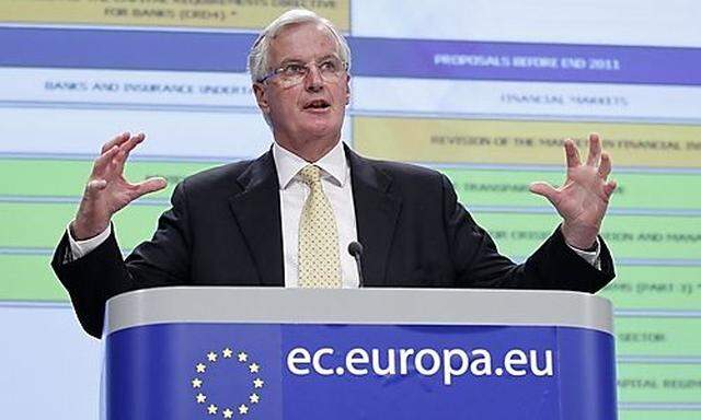 EU Commissioner Barnier addressses a news conference in Brussels