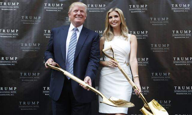 Archivbild aus 2014: Goldgräber Donald Trump mit Tochter Ivanka.