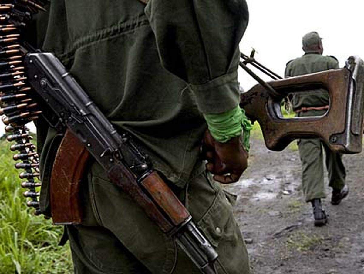 Der Großteil der Kämpfe findet zwischen den Rebellen und den kongolesischen Regierungstruppen statt. Diese aber wird ohne Disziplin und miserabel bezahlt ins Feld geschickt und war bisher zu schwach, um die Rebellen aufzuhalten.
