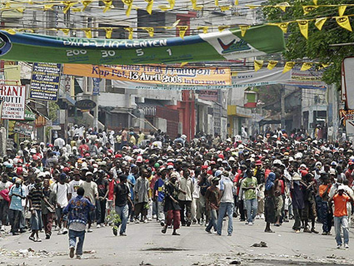 Haiti wurde im April von Protesten gegen die hohen Lebensmittelpreise erschüttert. Derzeit herrscht eine gespannte Ruhe im Land, doch ein erneutes Aufflammen der Unruhen wurde befürchtet.