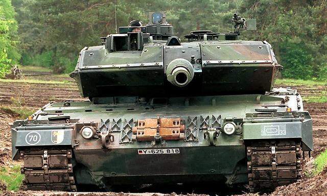 Leopard-Panzer der Bundeswehr auf einem Archivbild