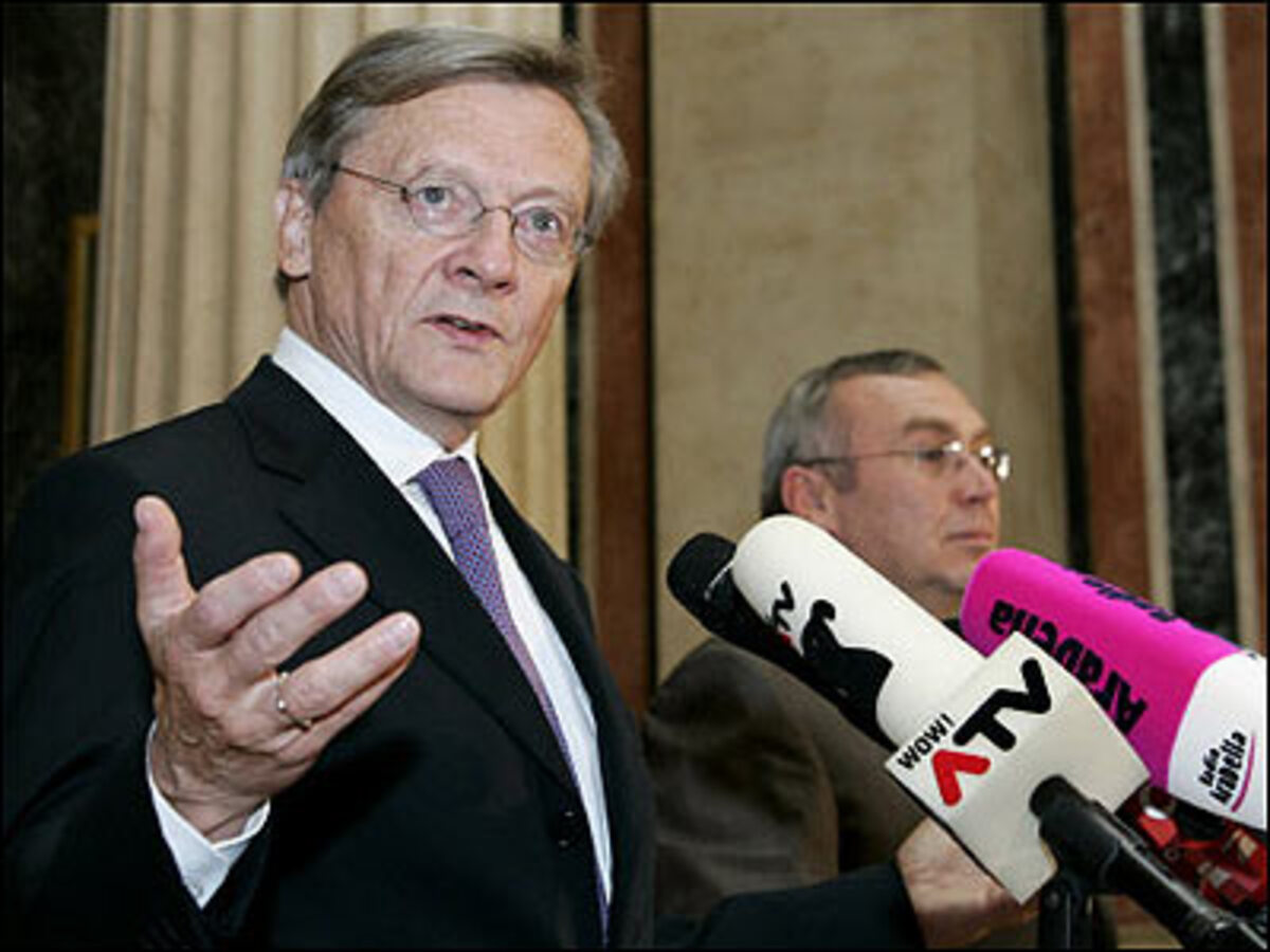 "Die Frage einer Koalition mit Strache stellt sich derzeit überhaupt nicht."ÖVP-Obmann Bundeskanzler Wolfgang Schüssel erteilt der FPÖ unter Heinz-Christian Strache eine klare Absage.