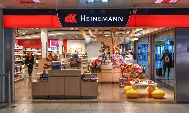 Duty Free Shop Heinemann Flughafen Schoenefeld Brandenburg Deutschland *** Duty Free Shop Heinem