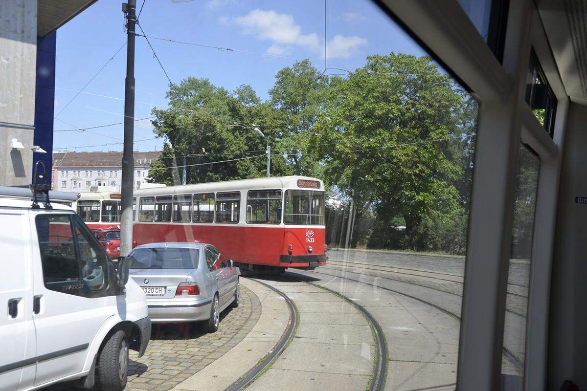 Und der Umweg lautet: D-Wagen-Wendeschleife beim Schweizer Garten, um dann erst ...