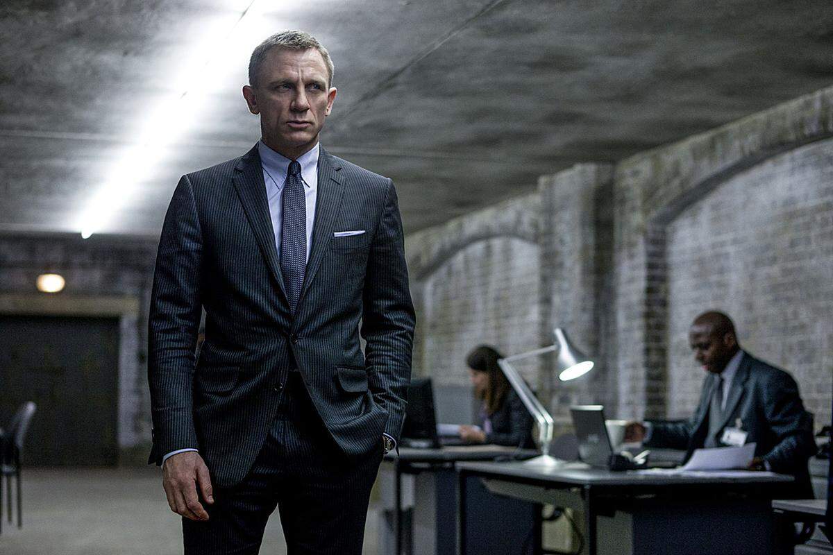 "Skyfall" (2012), das 23. Bond-Abteneuer, gehört auch dem Milliarden-Club an. Der 007-Film von Sam Mendes mit Daniel Craig in der Hauptrolle kommt auf 1,108 Milliarden Dollar. Der neueste Bond-Film "Spectre" liegt (Stand: 4. Jänner 2016) mit 864,8 Mio. Dollar auf Platz 44.