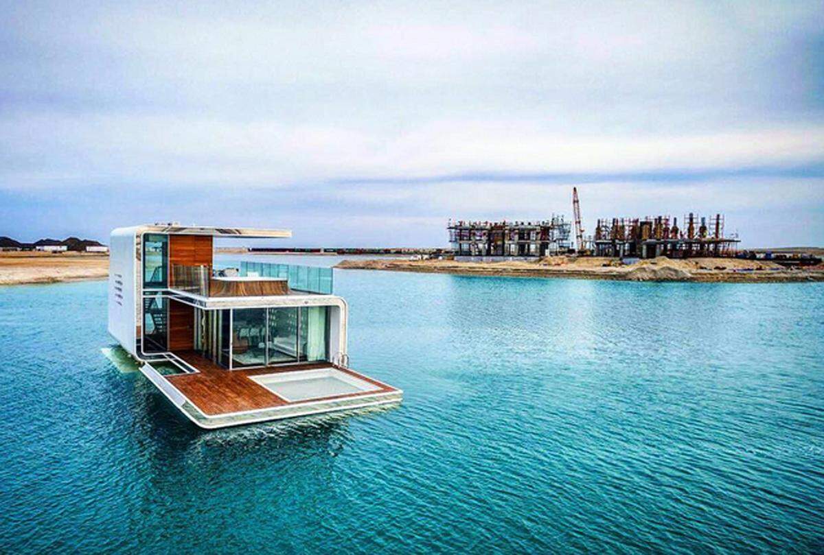 Vergangenes Jahr wurden die Pläne für Hausboote der etwas anderen Art in Dubai präsentiert, jetzt wurde die erste von 42 "Floating Seahorses" fertiggestellt. So sieht es in der Realität aus.