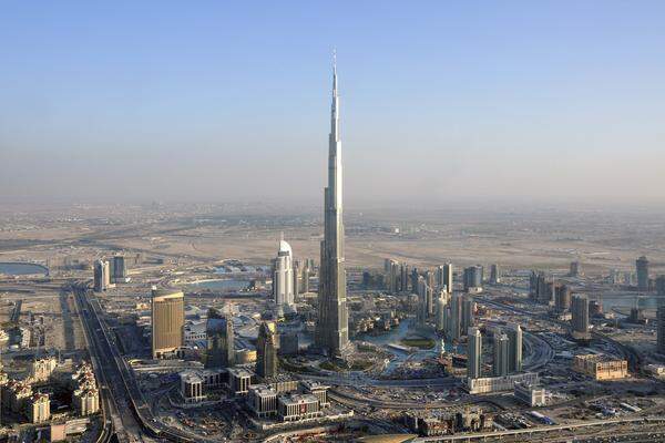 Platz 1: Das derzeit höchste Haus der Welt ist der Burj Khalifa in Dubai. Der 828 Meter hohe Bau wurde erst im Vorjahr eröffnet. In spätestens fünf Jahren könnte er dann nur noch Platz zwei belegen, wenn im saudi-arabischen Jeddah ein Hochhaus über 1000 Meter in den Himmel ragen soll.