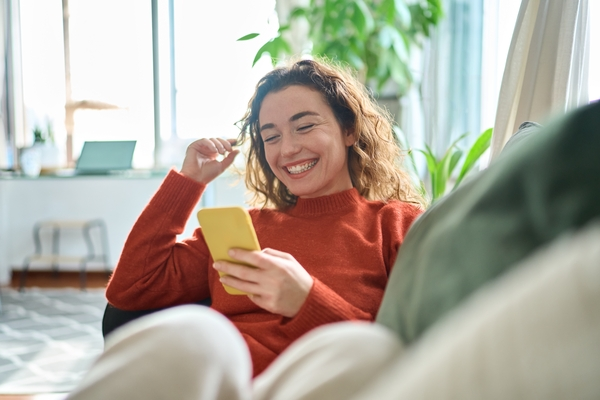 fit2invest versetzt dich in realitätsnahe Marktsituationen. In nur fünf Minuten erlebst du mehrere Börsenjahre und triffst deine eigenen Anlageentscheidungen.