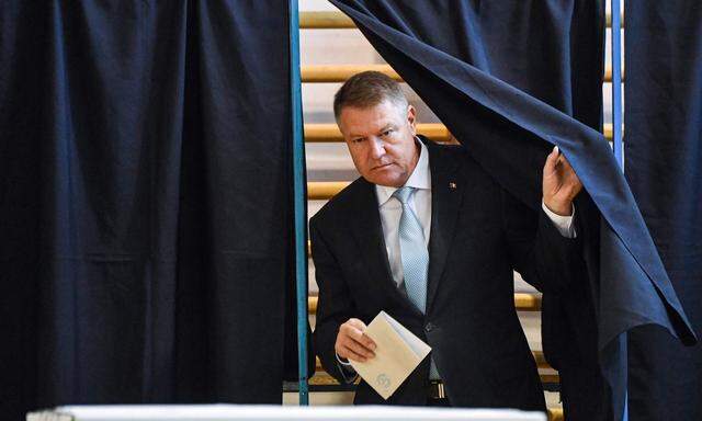 Der oft zurückhaltende Präsident Johannis verkörpert für viele Rumänen die Hoffnung auf einen „saubereren“ Staat. [ AFP ]