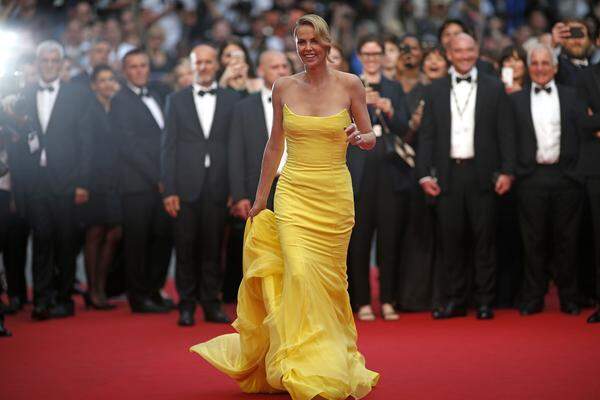 Sonnige Aussichten: Charlize Theron in Christian Dior.