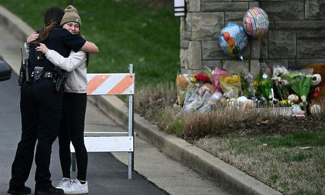 An der Schule und in Nashville herrschen Trauer und Entsetzen über die Tat, bei der sechs Personen ums Leben kamen.