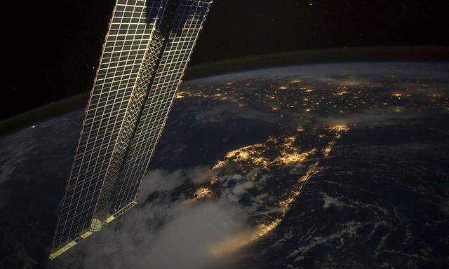 Handout photo of a view photographed by NASA astronaut Wiseman from the International Space Station showing part of the United States mainland from the state of Florida to Louisiana