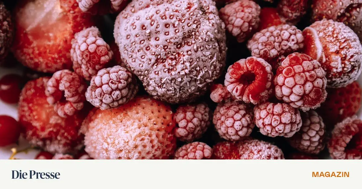 Ein-eisiges-Bad-in-der-Tiefk-hltruhe-premium-