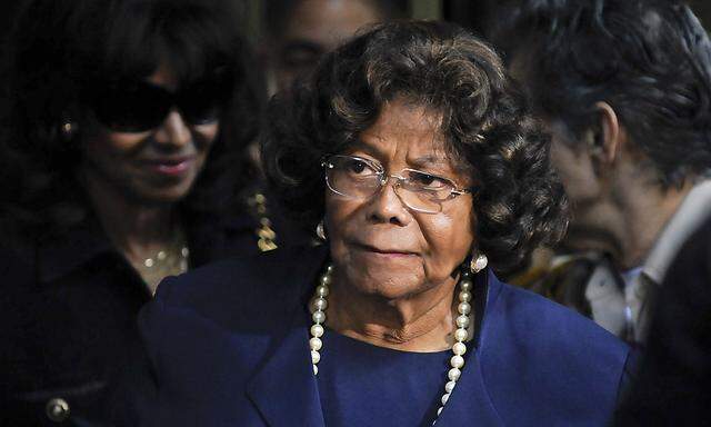 Katherine Jackson leaves the sentencing hearing of Dr. Conrad Murray in Los Angeles