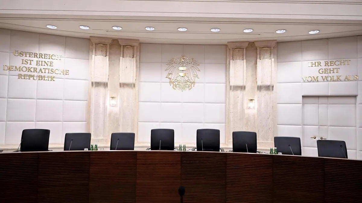 Supreme Court Justices Have Questions About Messenger Surveillance