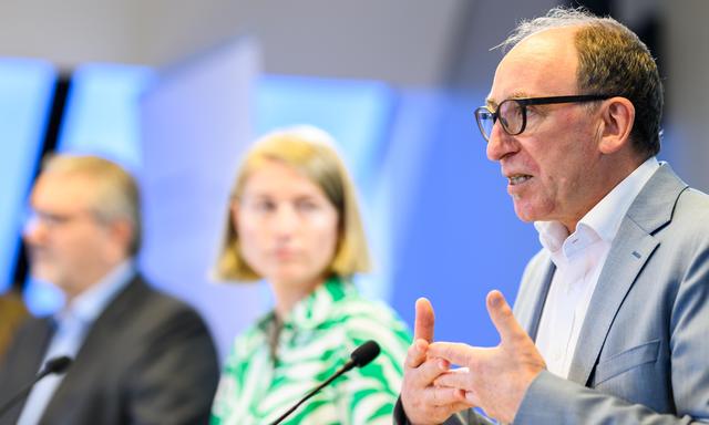 Minister Rauch mit den Ländervertretern Christine Haberlander und Peter Hacker. 