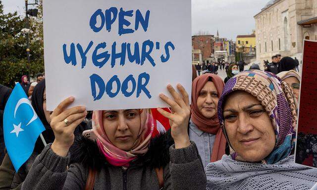 Archivbild einer Demonstration für die Rechte der Uiguren in China aus dem Jahr 2022 in Istanbul.