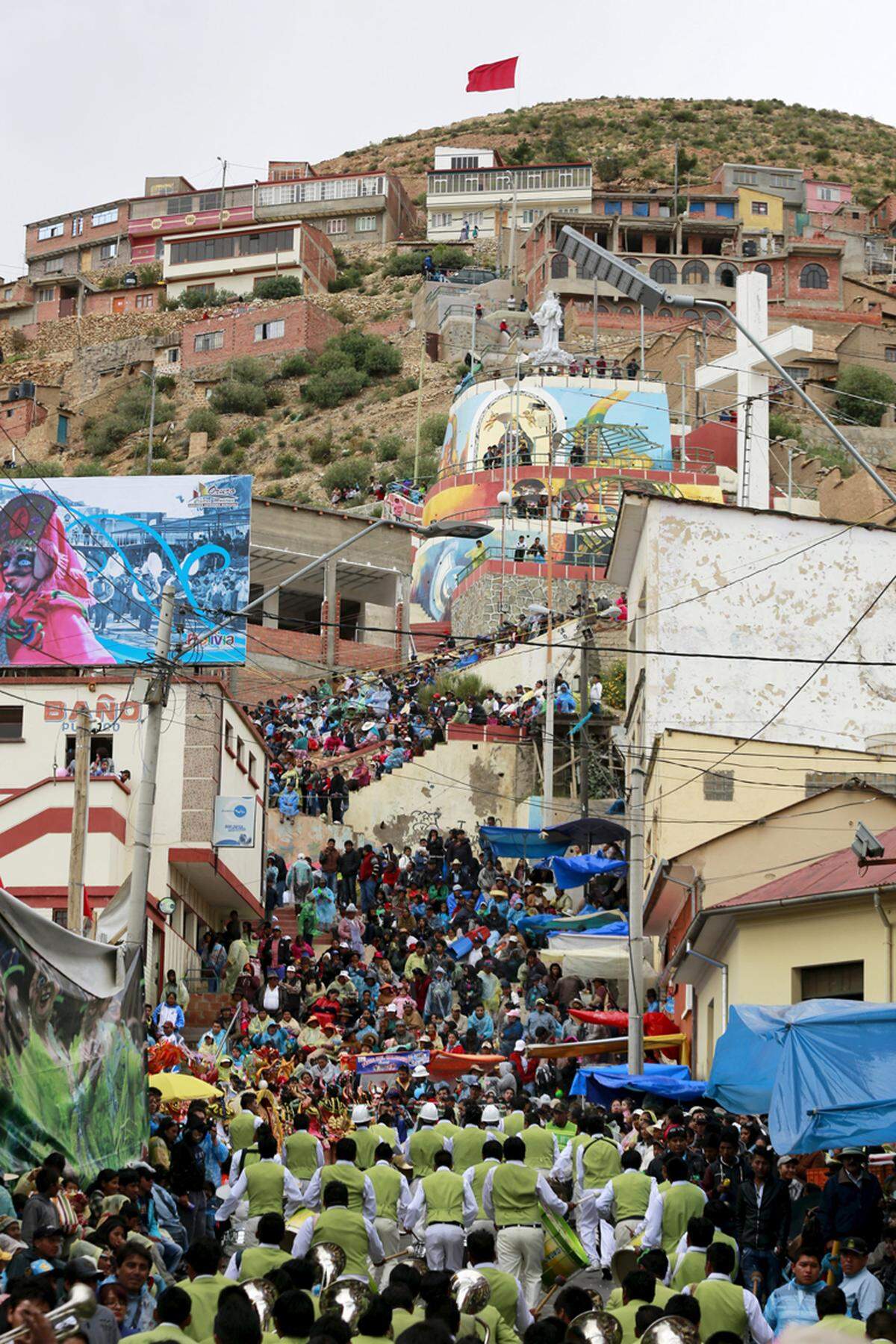 In Oruro hat der Karneval eine große Bedeutung. Die Stadt liegt etwa 200 Kilometer südlich der bolivianischen Hauptstadt La Paz.