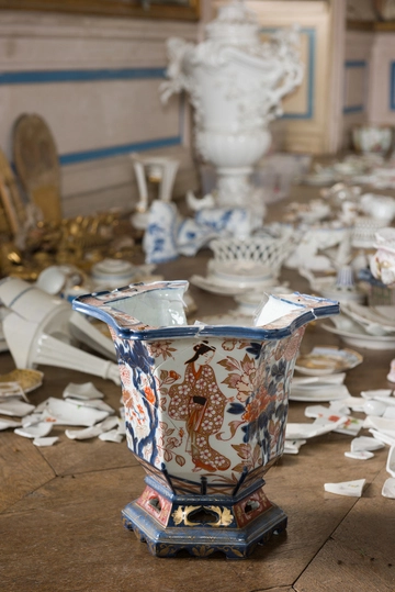 Japanese Imari vessel from the 19th century.