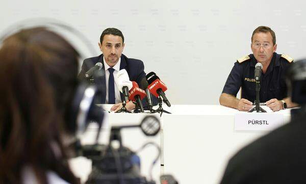 DSN-Direktor Omar Haijawi-Pirchner und der Wiener Landespolizeipräsident Gerhard Pürstl am Sonntag bei der PK zum Anschlag.