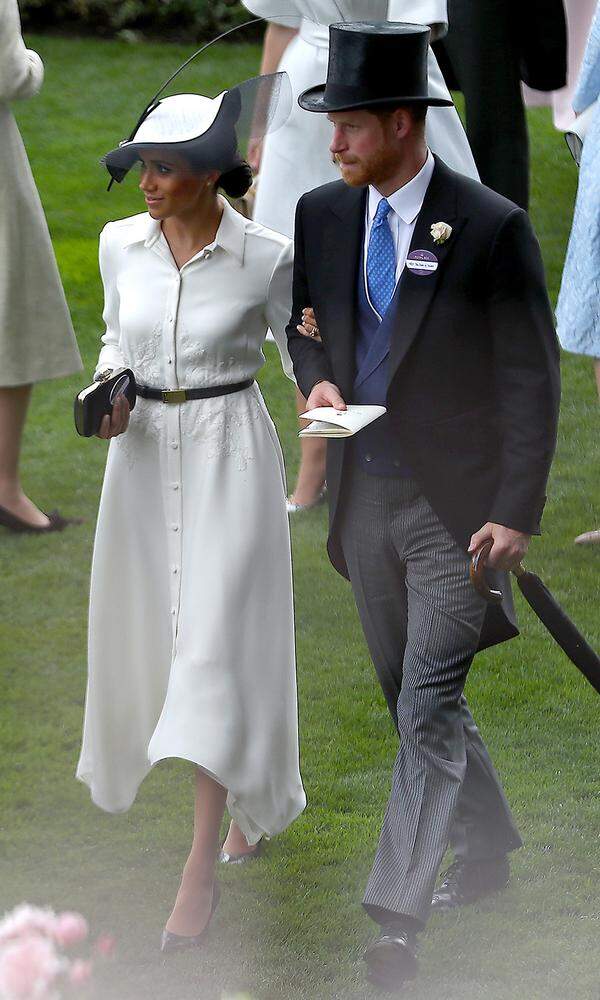 Auch für ihren Erstlingsantritt beim traditionsreichen Pferderennen in Ascot hielt sie sich an Ehemann Prinz Harry und an ihr Weiß-Wichtig-Credo fest.