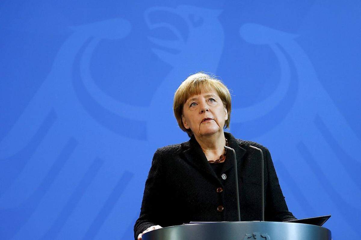 Die deutsche Bundeskanzlerin Angela Merkel geht davon aus, dass es sich bei den Schießereien in Paris um Terroranschläge handelt. "Ich bin tief erschüttert von den Nachrichten und Bildern, die uns aus Paris erreichen", erklärte die Kanzlerin am späten Freitagabend in Berlin.