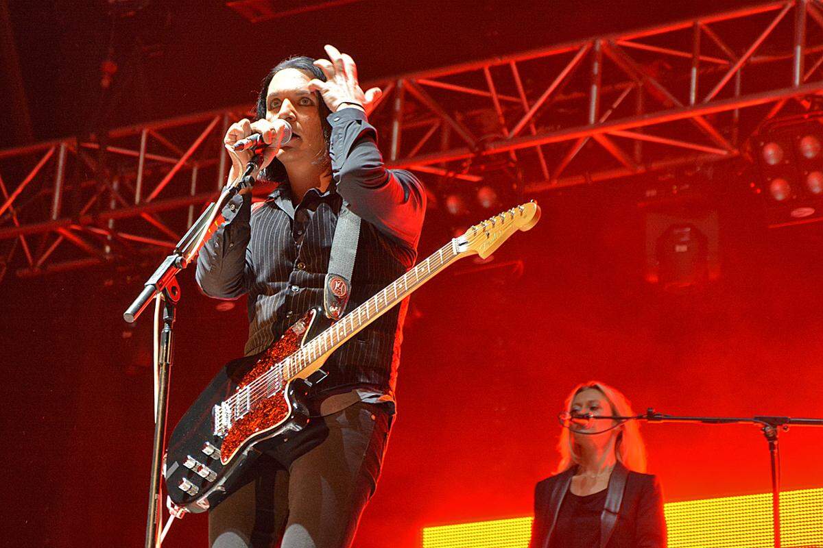 Während es auf der Nebenbühne mit der heimischen Pop-Größe Parov Stelar Band weiterging, hatte auf der Hauptbühne eine Band ein Versäumnis der Vergangenheit gutzumachen: Die Briten Placebo hatten ihren Frequency-Gig vor zwei Jahren nach nur einem Song abgebrochen, weil Sänger Brian Molko erkrankt war.