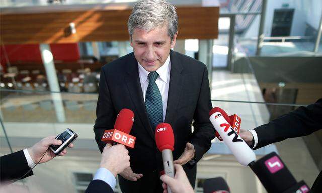 Spindelegger bei einer Pressekonferenz zum Thema Hypo.