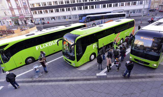 15 02 2017 Frankfurt DEU Deutschland Halteplatz von Branchenprimus Flixbus in Frankfurt