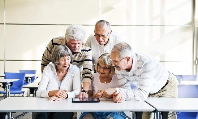 Auch Senioren wollen an der digitalen Welt teilhaben. Die Nachfrage nach einschlägigen Kursen ist entsprechend groß.