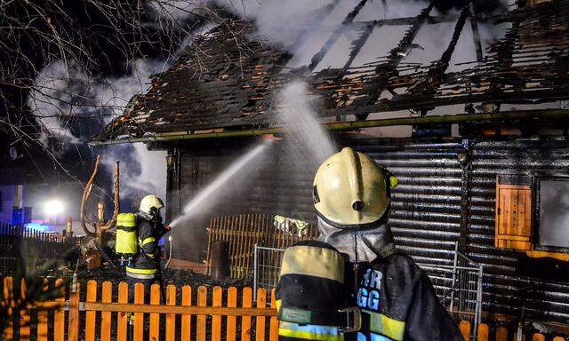 ++ HANDOUT ++ STEIERMARK: WESTSTEIRISCHES HAUS IN BRAND - DREI TOTE BEFUeRCHTET