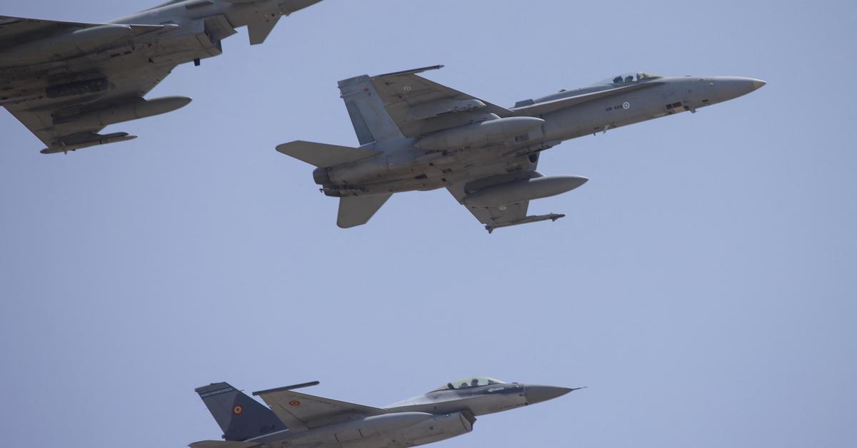 NATO fighter planes spread over the Baltic Sea due to Russian aircraft