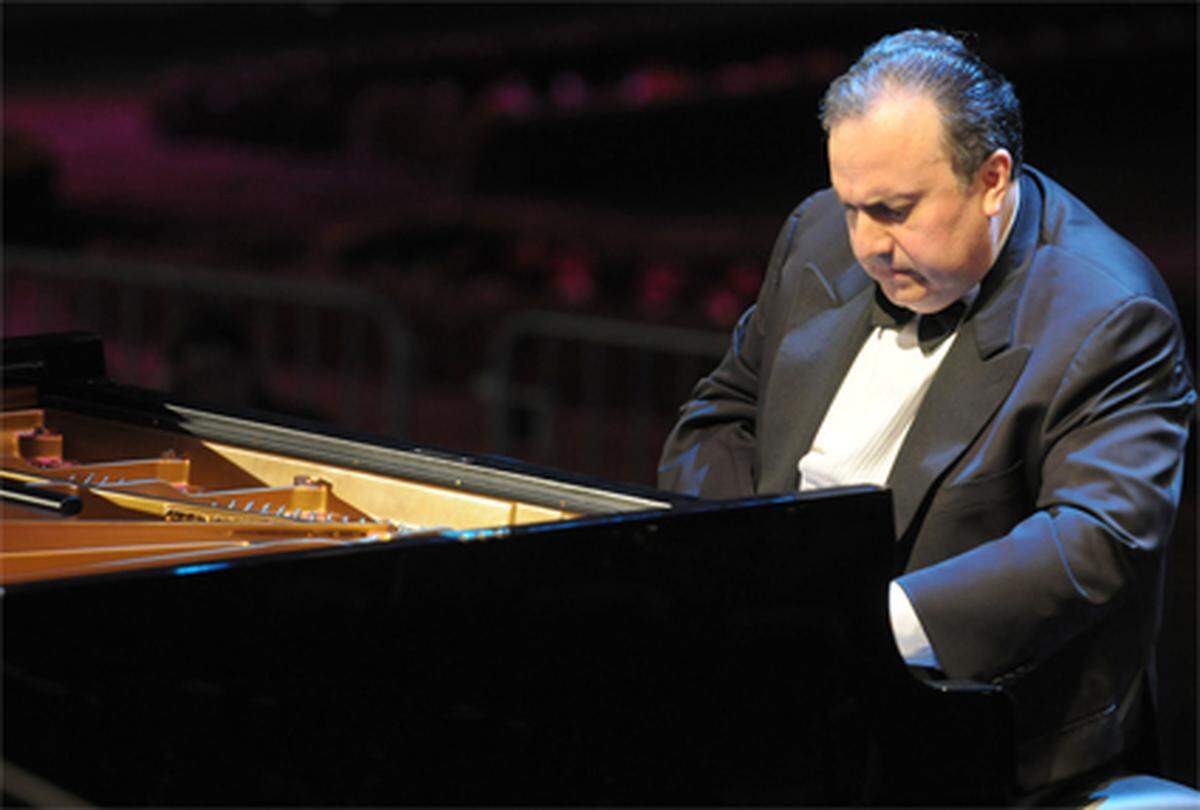 Hellsberg lieferte eine Erklärung, warum das thematisch etwas aus der Reihe tanzende Klavierkonzert von Franz Liszt eigentlich doch in das Motto passt: Pianist Yefim Bronfman (siehe Bild), der Solist bei dem Stück, spiele wie ein "Jedi-Ritter from Outer Space".