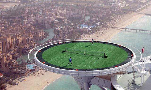 Roger Federer und Andre Agassi rührten schon 2005 auf dem Helikopterlandeplatz des Burj Al Arab die Werbetrommel für Dubai.