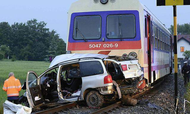 Kollision mit Zug: Unfalllenker hatte keinen Führerschein