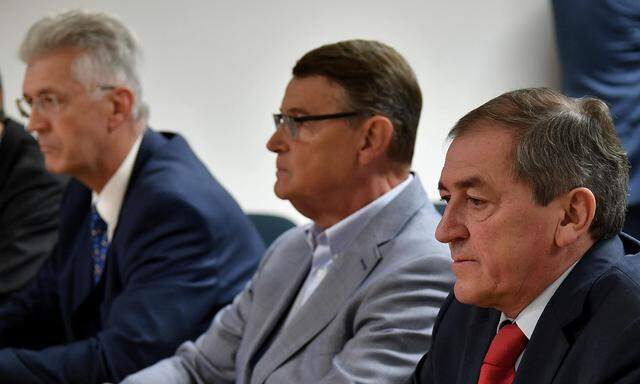  Hofrat Eduard Paulus, Ex-LHStv. Othmar Raus und Bürgermeister Heinz Schaden (v.l.n.r.) zu Beginn des Prozesstages am Freitag
