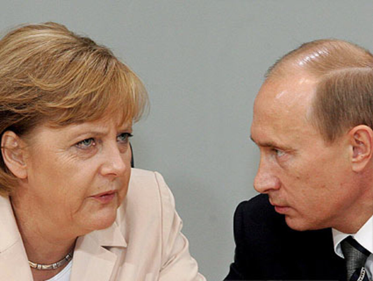 Hier erreichte Merkel keine Entspannung. Der Streit um polnische Fleischexporte ist ungelöst. Beim Gipfel mit Putin an der Wolga Mitte Mai lieferte sich Merkel und der russische Präsident einen heftigen Schlagabtausch über Menschenrechte.
