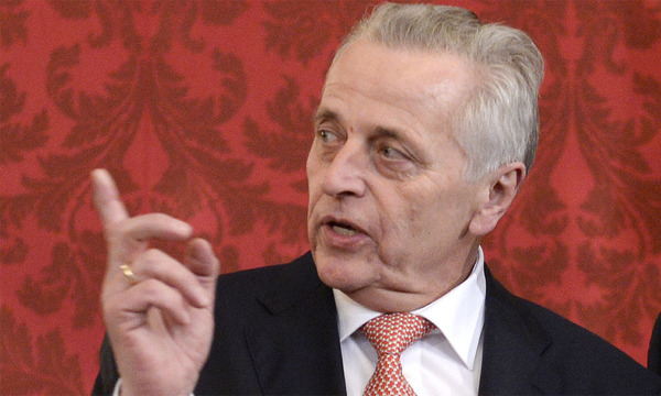 Der nächste verletzte Politiker: Rudolf Hundstorfer.