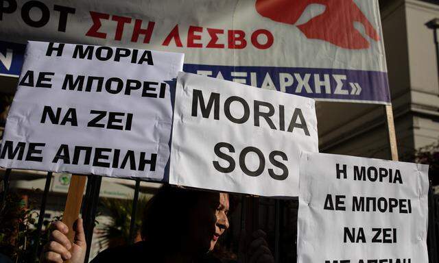 Demonstranten auf Lesbos. 