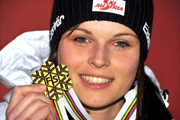 Nummer eins in der mittlerweile beachtlichen Medaillensammlung: 2011 wird Anna Fenninger Kombi-Weltmeisterin in Garmisch-Partenkirchen, es ist ihr bis dahin größter Erfolg.