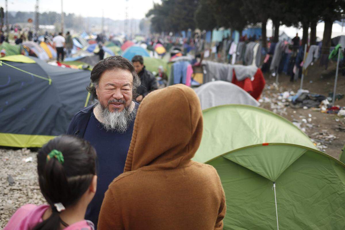 Sein Besuch diene auch dazu, die internationale Öffentlichkeit zu informieren, fügte er hinzu. Ai Weiwei, der in seiner Heimat China lange Zeit Repressionen ausgesetzt war, ist seit Mittwoch letzter Woche in Idomeni.