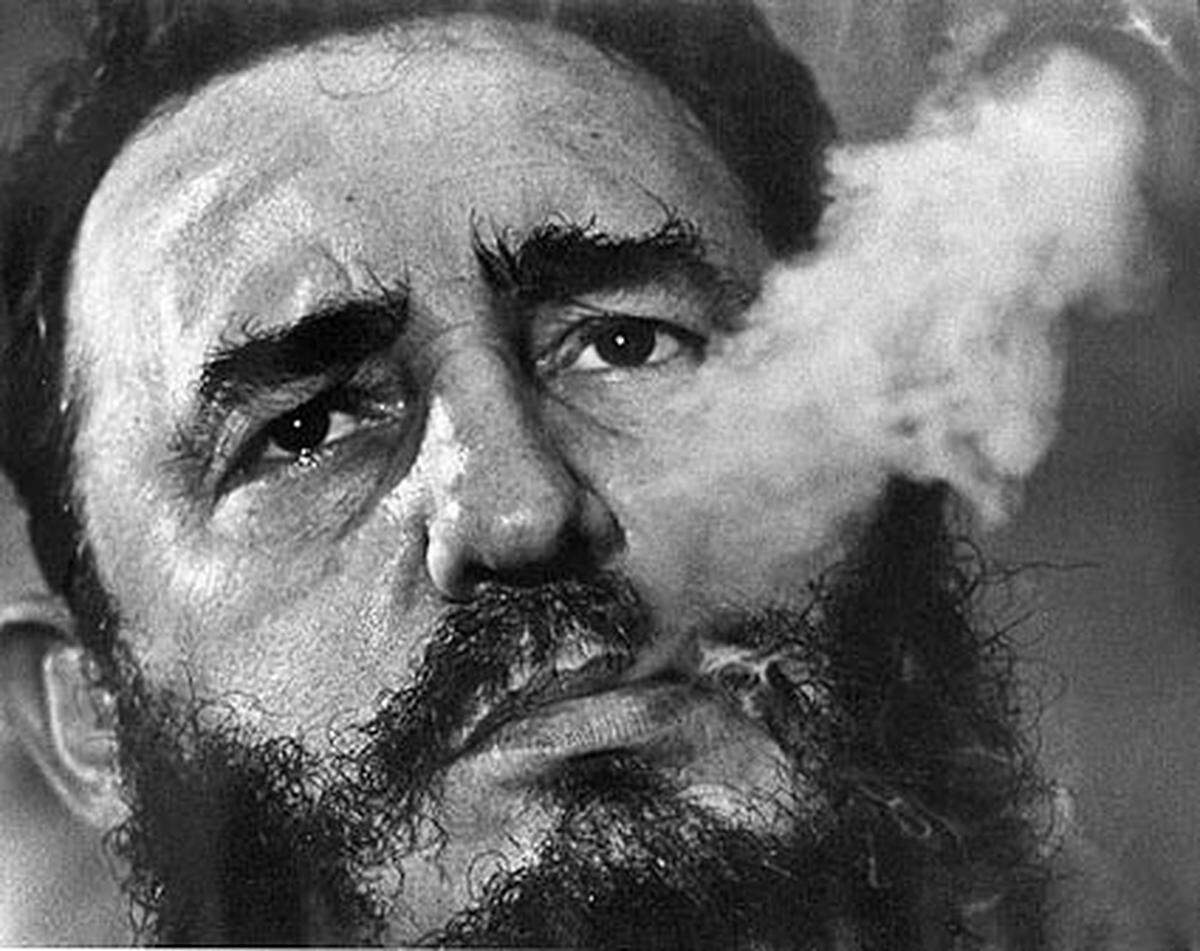 Vom Kampf gegen den Kommunismus in Europa in den 50er Jahren, Mordplänen gegen unliebsame ausländische Staatschefs bis hin zu Drogengeschäften mit islamistischen Warlords in Afghanistan – überall hatte die "Firma", wie die CIA auch genannt wird, ihre Finger im Spiel.Im Bild: Fidel Castro, als kubanischer Präsident mehrfach im Fadenkreuz der CIA