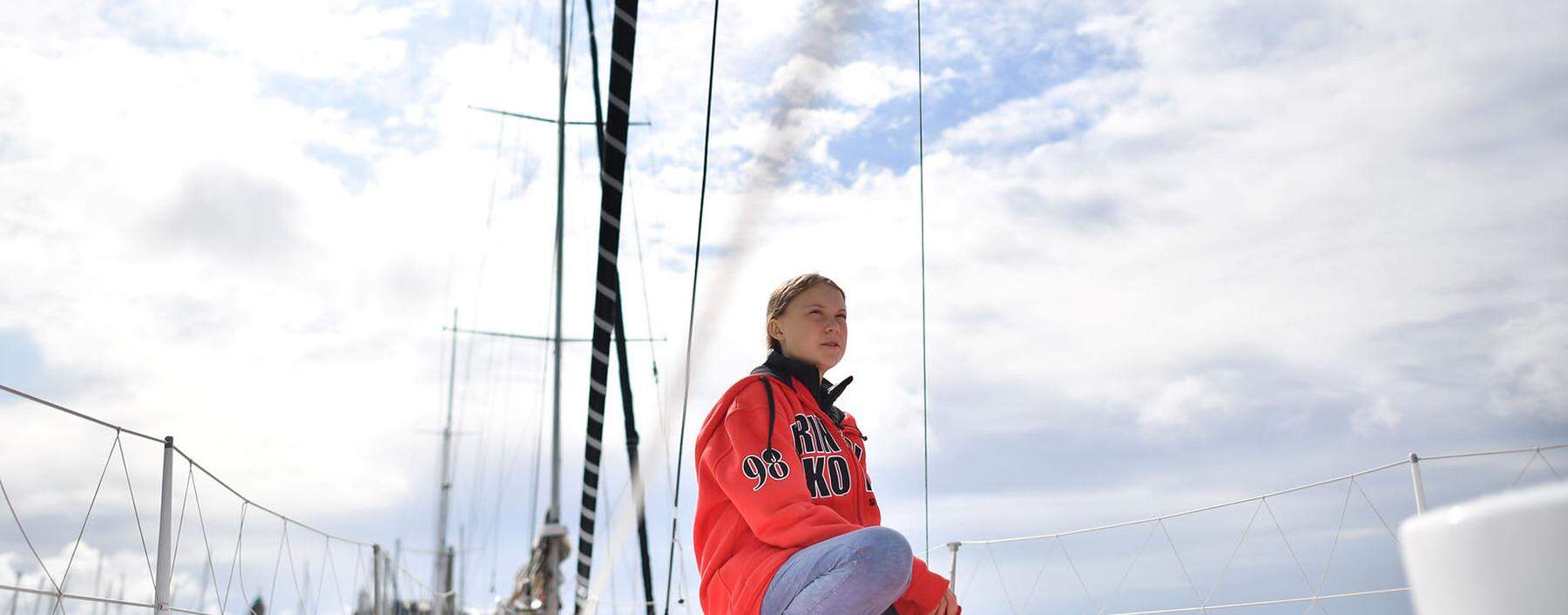 Greta Thunberg im Hafen von Plymouth (England) kurz vor dem Aufbruch mit der Segeljacht „Malizia II“, auf der sie aktuell publikumswirksam nach New York schippert.