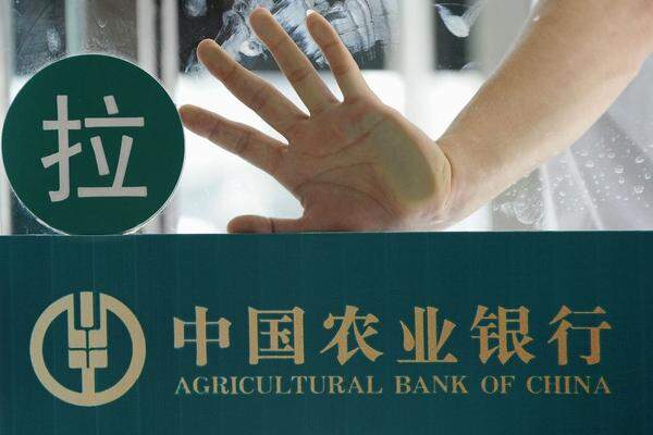 Die Agricultural Bank of China (ABC) ist ein chinesisches, teils staatliches Unternehmen mit Firmensitz in Peking. 2010 wurde die ABC mit einem Volumen von 19,23 Mrd. Dollar an die B&ouml;rse gebracht.