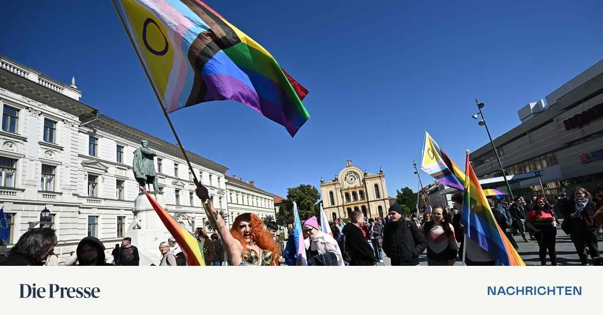 Tausende-besuchen-verbotene-Pride-Parade-in-P-cs