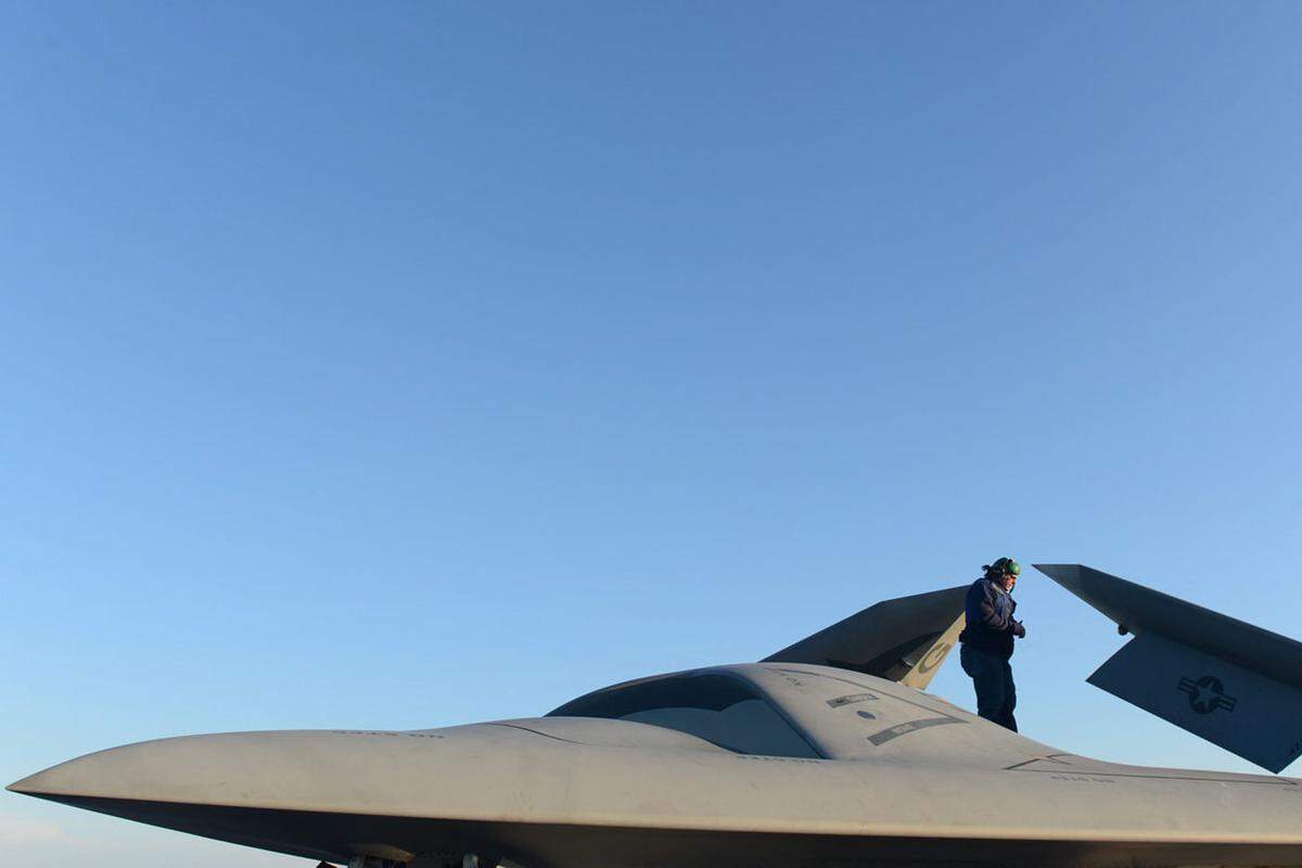 "Das ist ein historischer Moment", jubelte Ted Branch, Kommandeur der US-Marineflieger im Atlantik. Denn die X-47B ist die erste Drohne, die von einem Flugzeugträger aus starten kann.