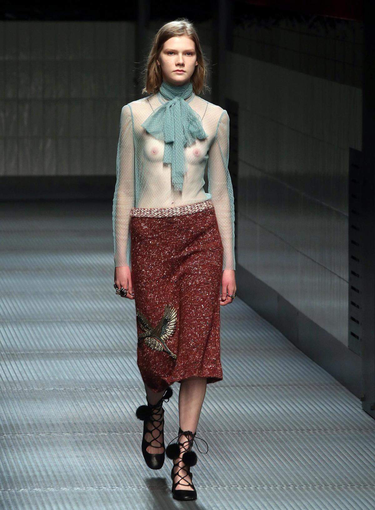 Neben Transparenz steht bei ihm vor allem Androgynität als Thema im Mittelpunkt. Gucci