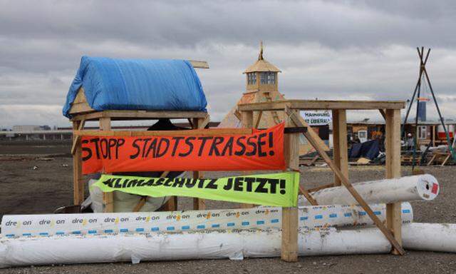 Die Aktivisten des Protest-Camps bei der Stadtstraßen-Baustelle zeigen sich erneut gesprächsbereit.