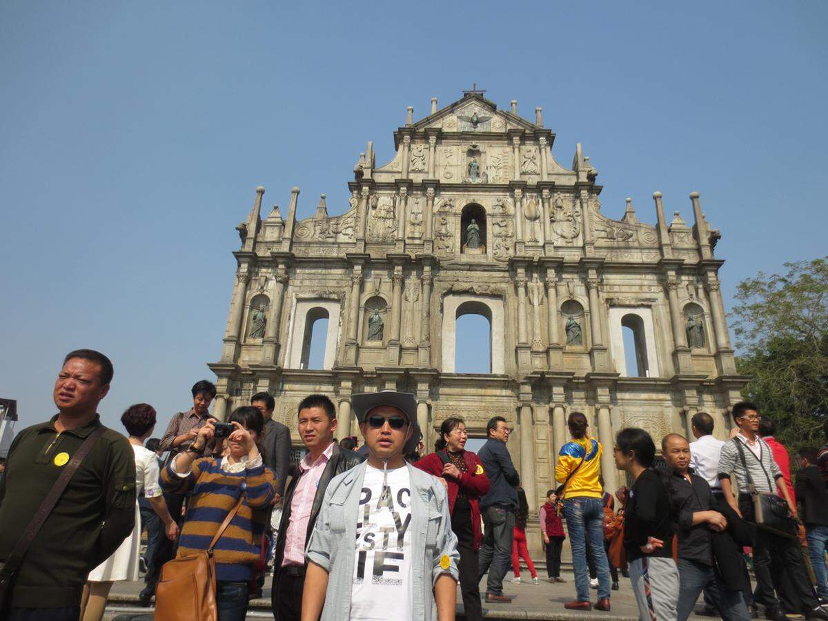 Das touristische Gesicht von Macau: Die Ruinas de São Paulo, großes portugiesisches Erbe. Von dieser einst größten Kirche Asiens steht nur noch die Vorderfassade, denn bei einem Feuer, das einem Taifun folgte (1835), brannte alles andere ab. Schön ist es trotzdem geblieben.