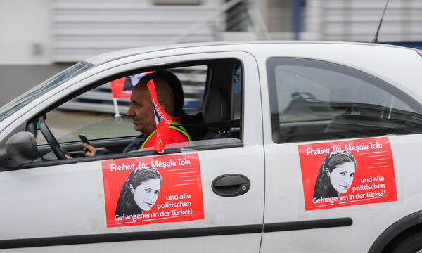 Demonstration fuer Mesale Tolu